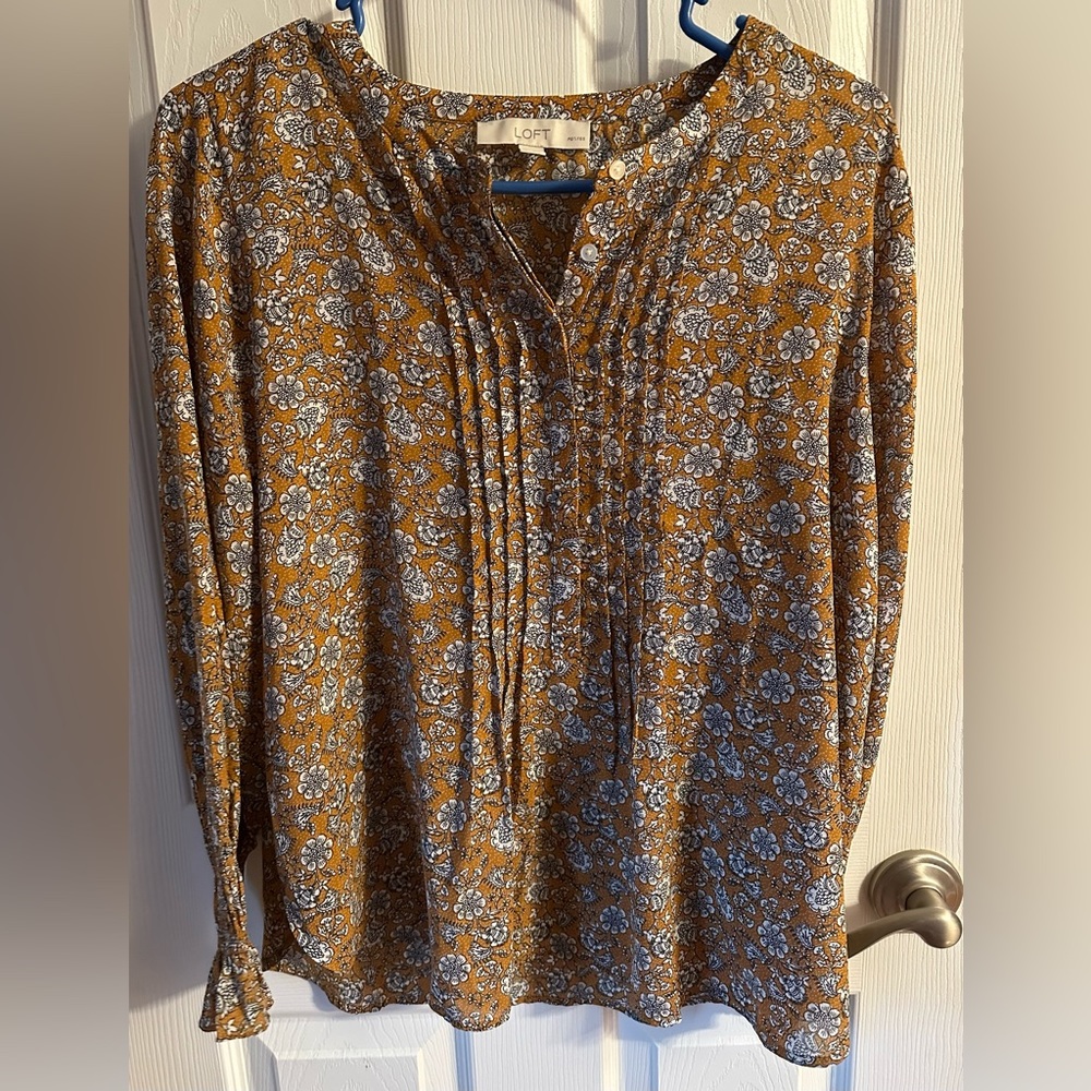 Loft Women’s Top Size:LP